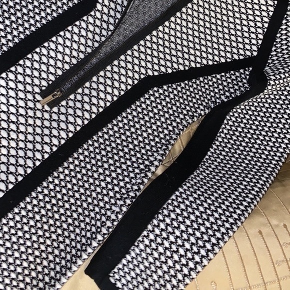 BCBGMaxAzria like new M bandage dress with long zipper on the back super stylish - Picture 6 of 13